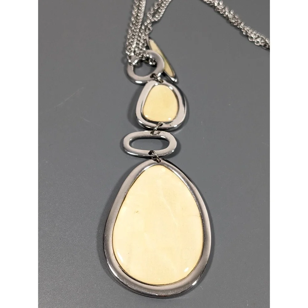 Lia Sophia Yellow Acrylic Shell Inlay Oval Pendant‎ Toggle Chain Necklace Boho